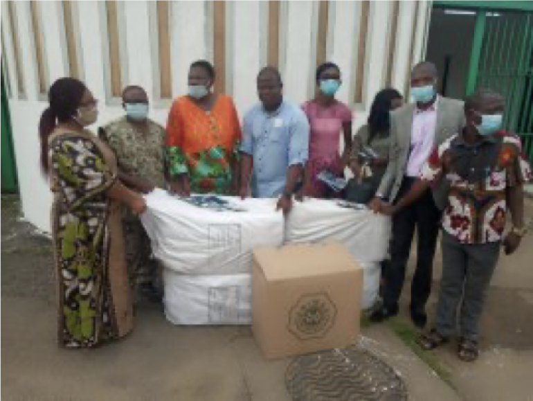 Distribution de masques et produits d'hygiène